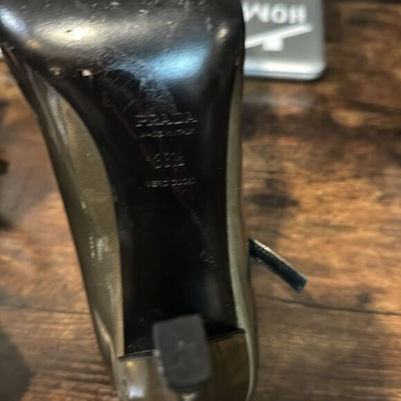 Prada Gray Ombré Patent Leather Heels size 38 1/2 - Picture 10 of 11